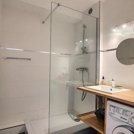 Renove Sur Avec Cabine, Parking Et Wifi - Fr-1-715-17 * Mauguio
