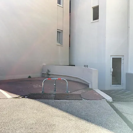 Renove Sur Avec Cabine, Parking Et Wifi - Fr-1-715-17 * Mauguio